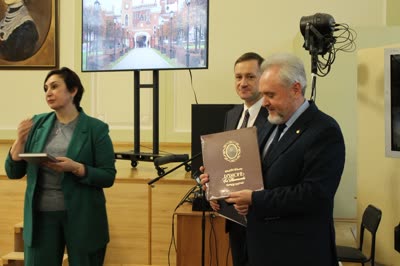 107. 11 декабря 2025. Гимназия №157. С Приветственным словом выступили директор гимназии имени принцессы Е.М.Ольденбургской, М.О. Салмина (Воронеж, Рамонь)
