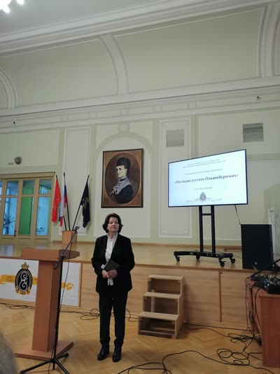 108. 11 декабря 2025. Гимназия 157 им. принцессы Евг. Макс. Ольденб. С пртветственным словом выступила председатель Ольденбургского общества Анненкова Э.А